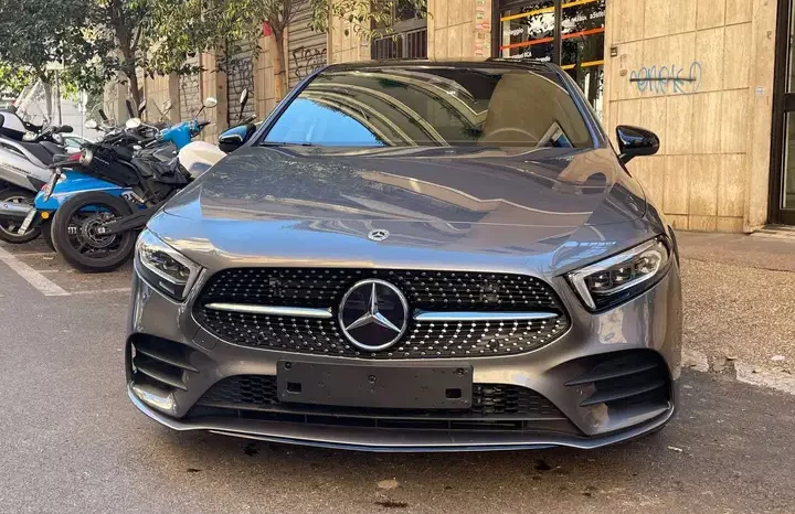 
								Mercedes-Benz A 200 full									