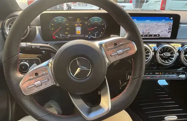
								Mercedes-Benz A 200 full									