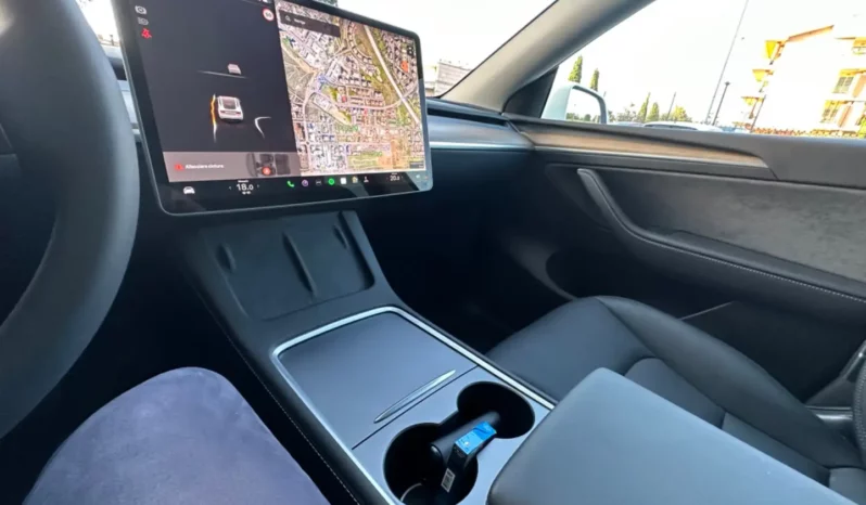 
								Tesla Model Y full									