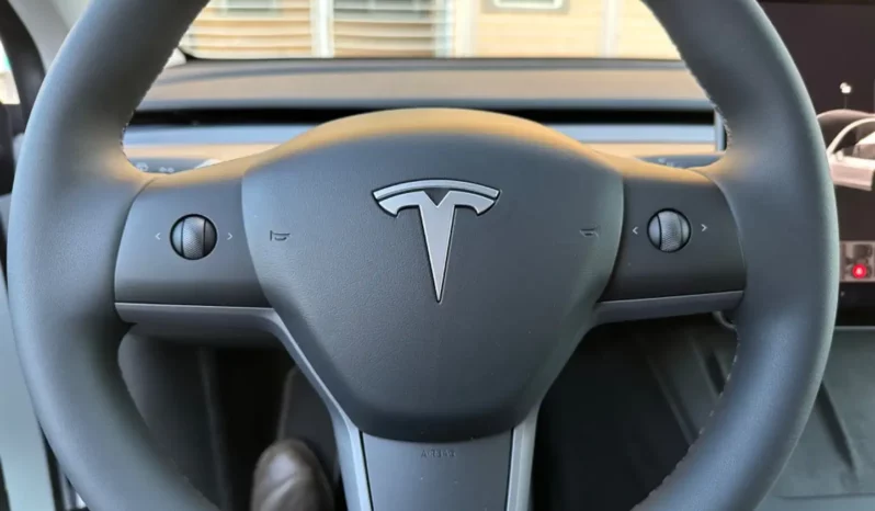 
								Tesla Model Y full									