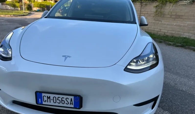 
								Tesla Model Y full									
